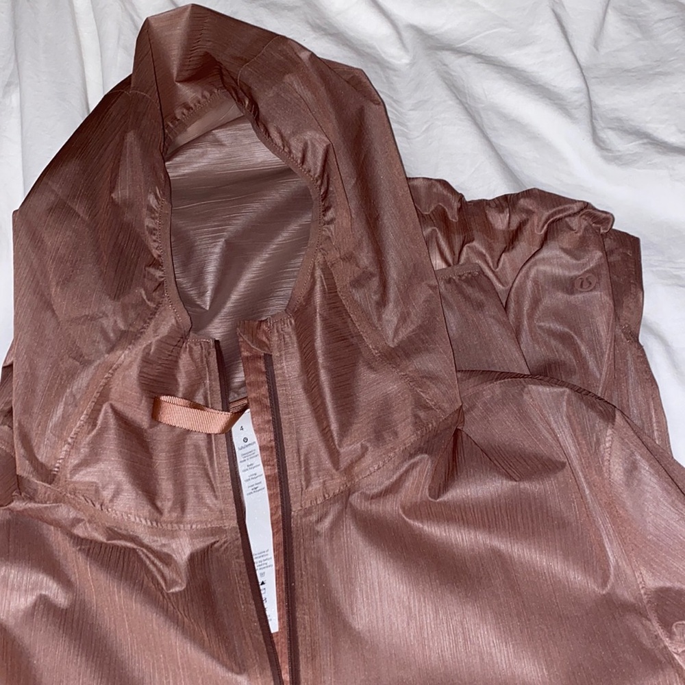 LULULEMON WINDBREAKER
